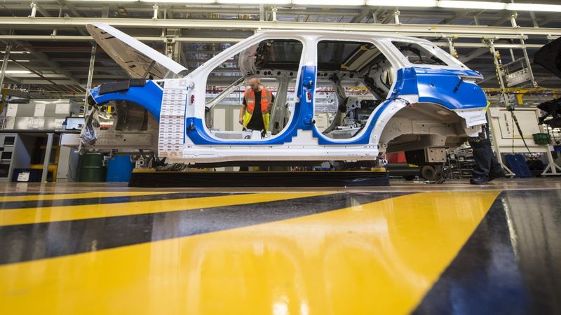 Automašīnu ražošana Lielbritānijā augustā nokritusi par 44,6%