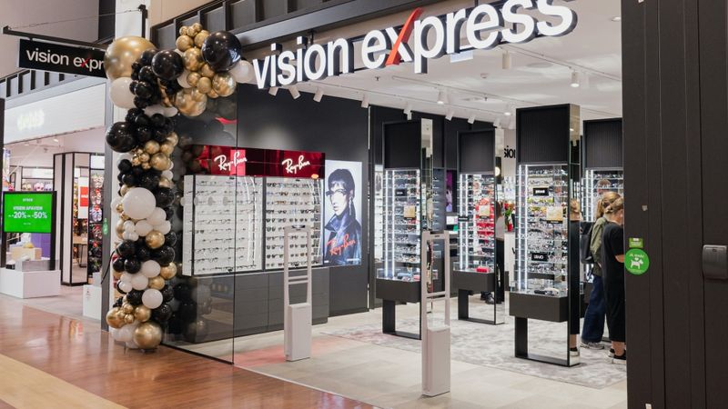Investējot 300 000 eiro, atklāts jauns Vision Express veikals