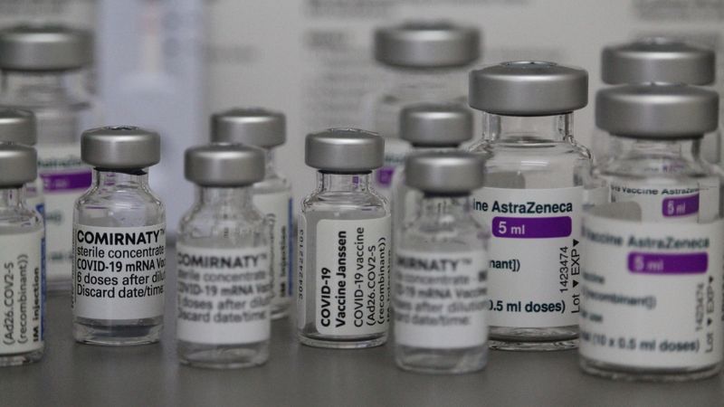 Pētījums: Pfizer, BioNTech un Moderna ik sekundi nopelna 1000 dolāru