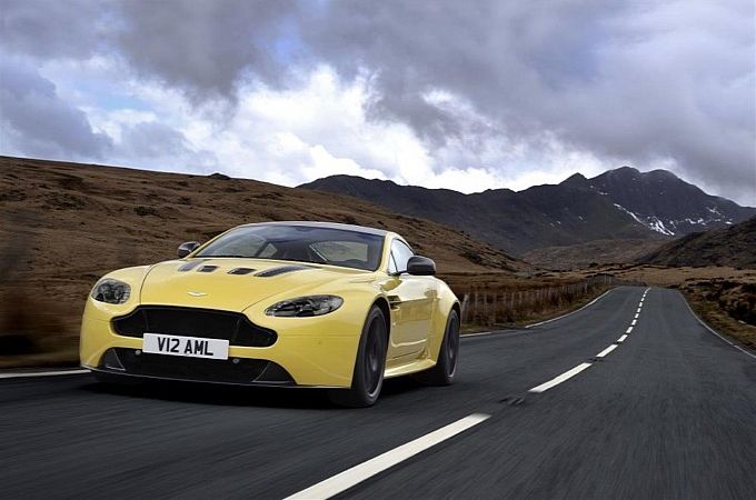 Aston Martin nāk klajā ar iepriecinājumu ātru automašīnu cienītājiem