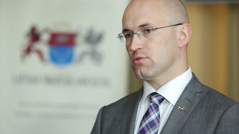 Pavļuts: Metalurga akcionāru īpašumu dāvinājumi pasvītro šaubas par valsts iesaistīšanos uzņēmuma glābšanā