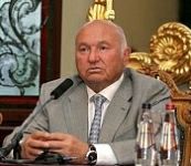 ASV diplomāti: Lužkova krēsla šūpošanās iemesls ir pārāk ciešās kriminālās saites