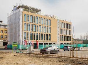 FOTO: Iemūrēts pamatakmens biroju ēkai Lāčplēša Plaza Rīgā