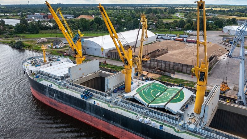 Rīgas ostā sākusies jaunās graudu ražas uzkraušana