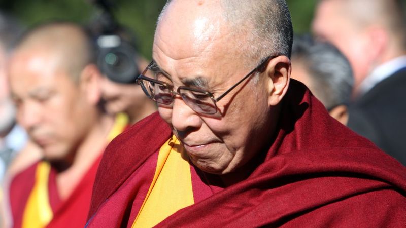 Dalailama: mums vajag vairāk naudas