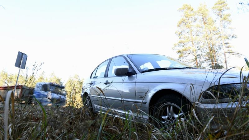 Auto saimniekus «spaida» no visām pusēm