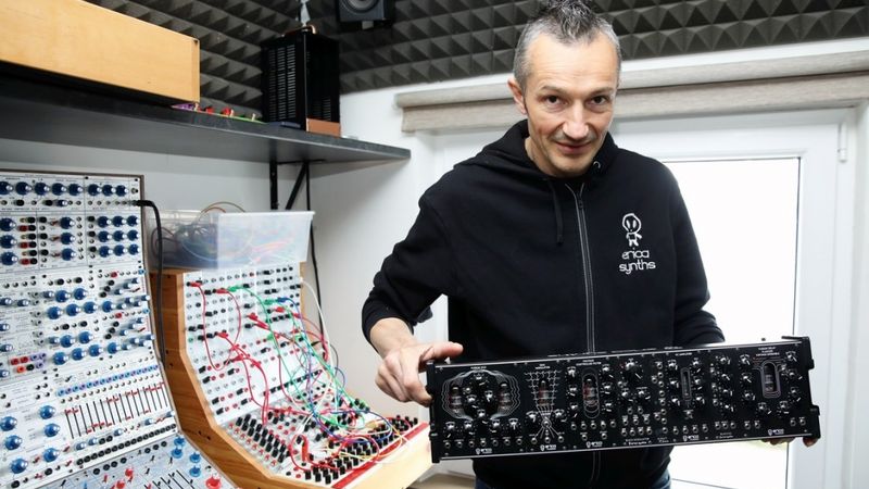 Kļūst par pieprasītu modulāro sintezatoru ražotāju pasaulē
