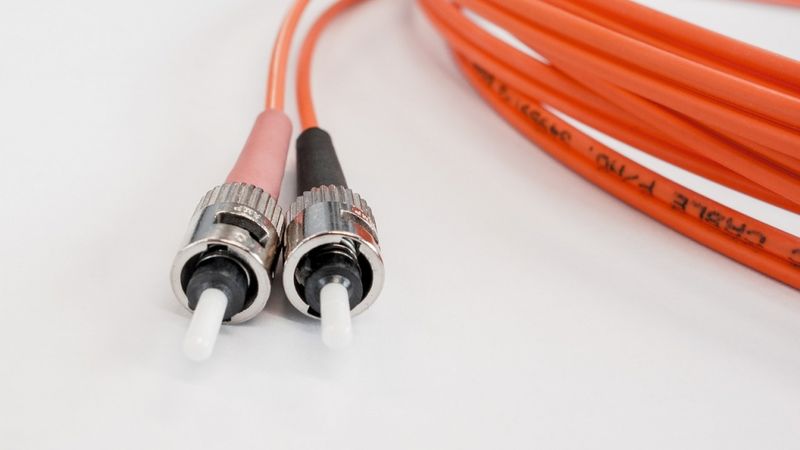 Light Guide Optics International turpina ražošanu līdzšinējā līmenī