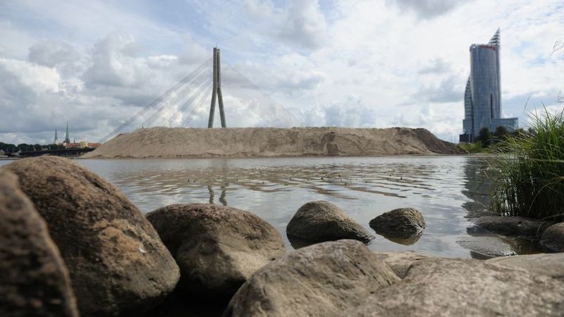 Smilšu kaudzei pie Vanšu tilta būs jāpazūd līdz decembra beigām
