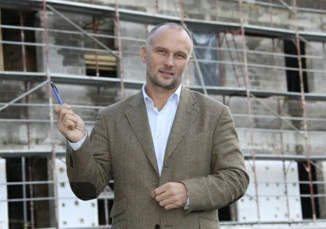Markovs: kamēr taupa, pērkot kafiju un zeķes, dzīvokļus nepirks
