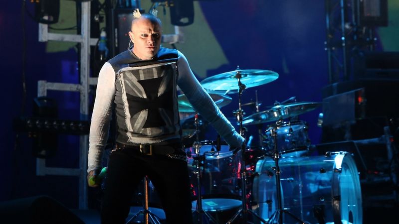 The Prodigy vokālists Kīts Flints pakāries