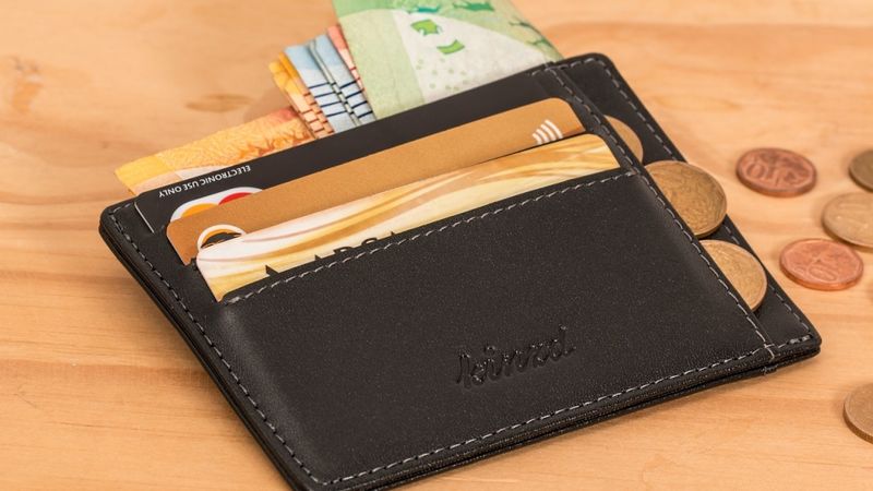 FKTK piemērojusi gandrīz 10 tūkstošu eiro sodu AS LatCard un noslēdz administratīvo līgumu