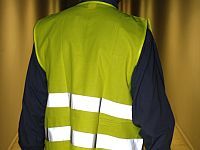 Gaismu atstarojošās vestes autovadītājiem būs obligātas