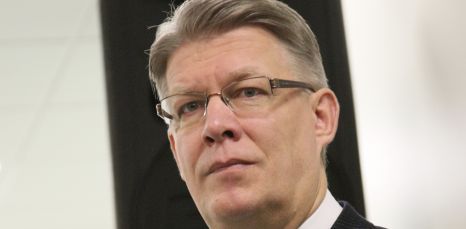 Zatlers: daži taisa biznesu ar cīņu pret fašismu, kura Latvijā nav