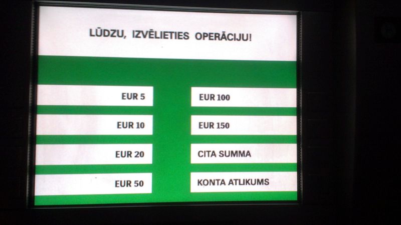 Bankas plāno mazināt filiāļu un bankomātu skaitu