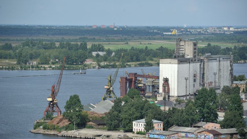 Japāņi ienāk Rīgas ostā