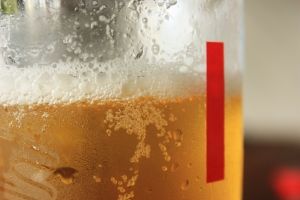 Saniknoti mūki Lietuvā aptur alus reklāmu