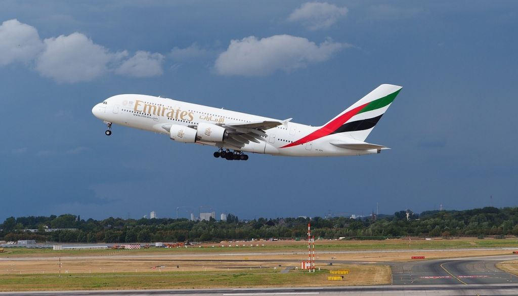 Emirates aizliedz lidmašīnās pārvadāt peidžerus un rācijas