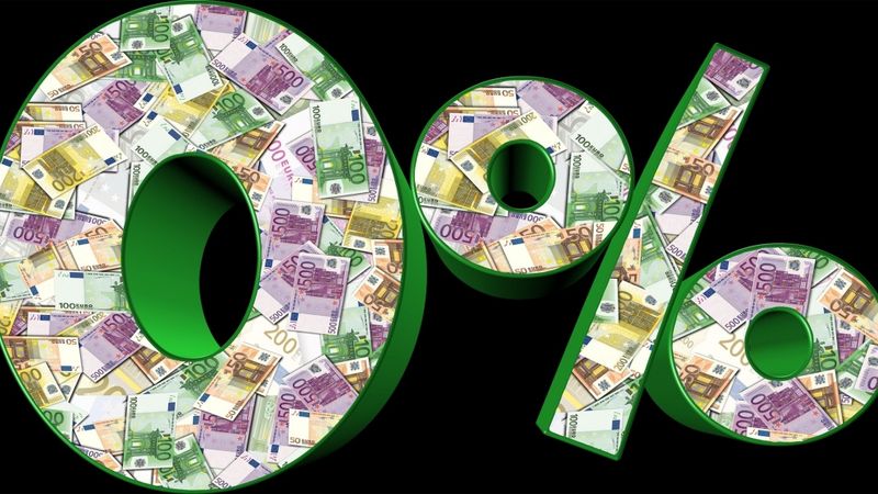 Aizdevumu procentu likmes turpinās kāpt