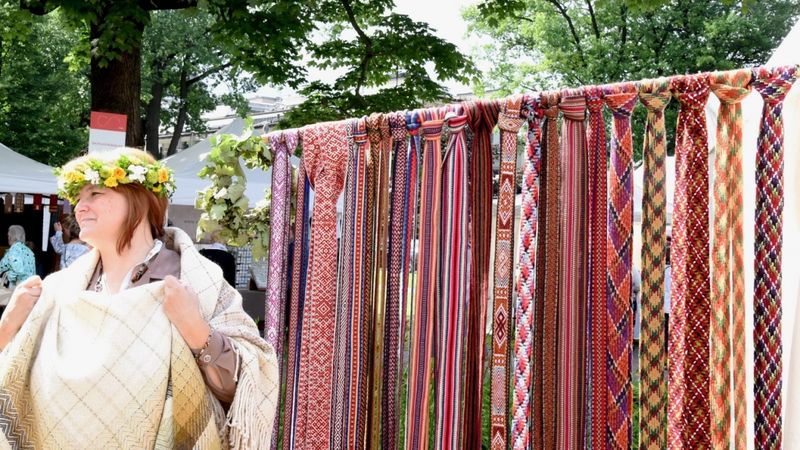 FOTO: Amata meistaru darinājumu gadatirgus Vērmanes dārzā