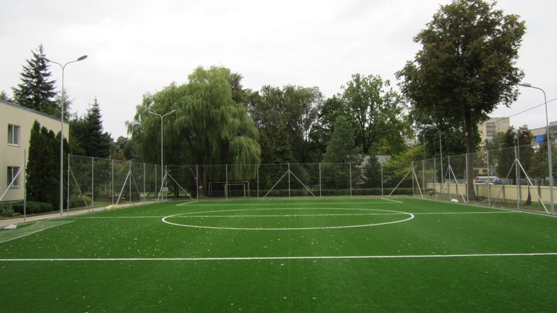 Bērnu un jauniešu centrs Rīgā tiek pie jauna futbola laukumu