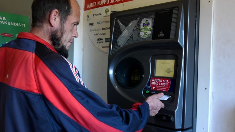 FOTO, VIDEO: Kā darbojas dzērienu tukšo iepakojumu automāti Igaunijā?