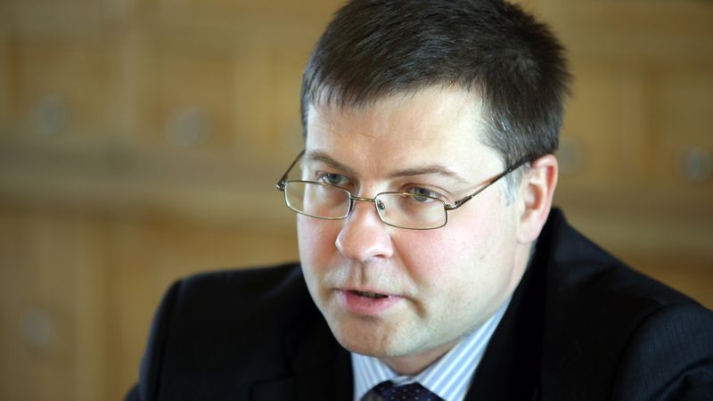 Dombrovskis: nākamgad inflāciju izdosies noturēt 2% robežās
