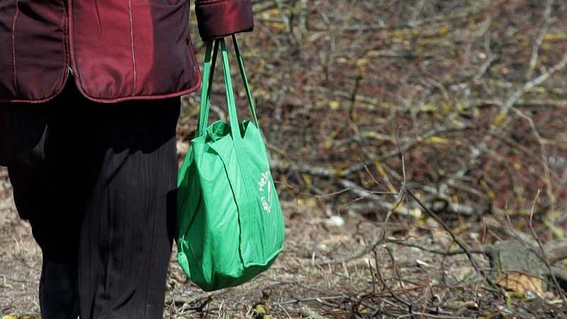 Vairāki mazie veikali reģionos pirmajās eiro ieviešanas dienās strādās ierobežotā režīmā