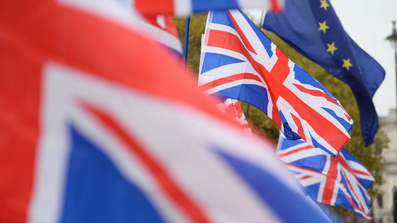 Papildināta - Lielbritānijas valdība iecerējusi trešo balsojumu par Brexit vienošanos sarīkot piektdien