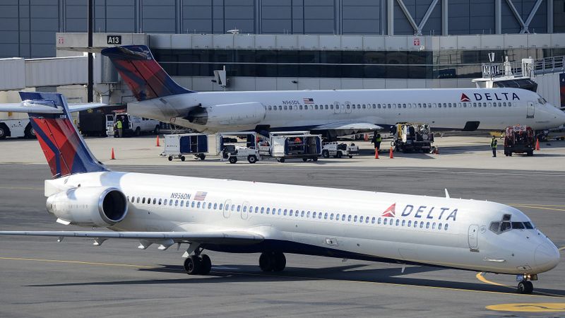 Delta Airlines nāk klajā ar stikla grīdas aplikāciju lidojumiem