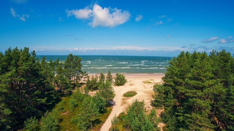 Kolkasraga pludmale iekļauta pasaules neskarto pludmaļu TOP 50