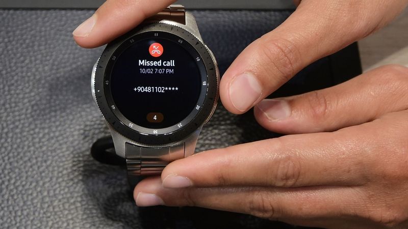 Samsung Galaxy Watch: Klasiska āriene slēpj viedas iespējas