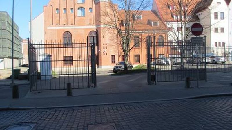 Rīgas dome ar 1,55 miljonu eiro sākumcenu izsolīs zemesgabalu blakus Melngalvju namam