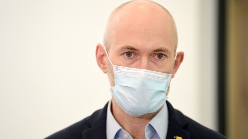 Pūļa imunitāti pret Covid-19 Latvijā varētu sasniegt augustā vai septembrī