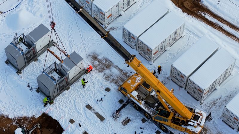 Piegādātas drošumam paredzētās AST elektroenerģijas baterijas iekārtas
