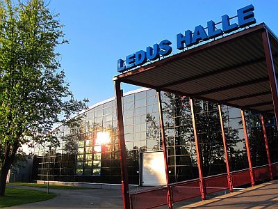 Pārbūvē grimstošo Ventspils Ledus halli