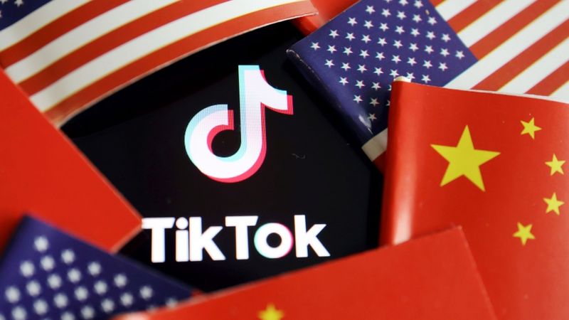 No amata atkāpjas TikTok vadītājs
