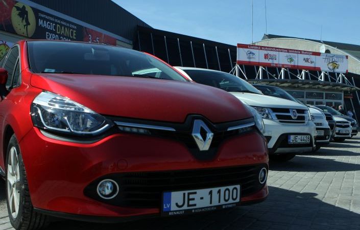 Līzingā aizvien visvairāk pērk automašīnas