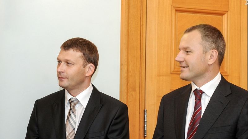 Olainfarm akciju izkrāpšanas lietā apsūdzības arī Velmeram un Krastiņam