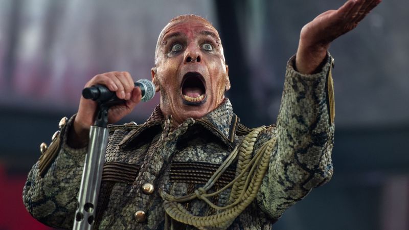 Sākas Rammstein koncerta dēļ ieviestie satiksmes ierobežojumi Lucavsalā