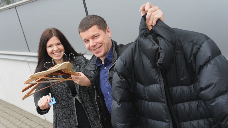 Sākam biznesu: pakalpojums Garderobe piedāvā atstāt mēteli pirms iepirkšanās