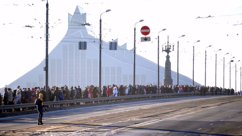 Būvinženieris: Grāmatas no Gaismas pils jānes prom