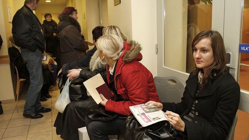 Bezdarbnieku pabalstu visiem izmaksās deviņus mēnešus