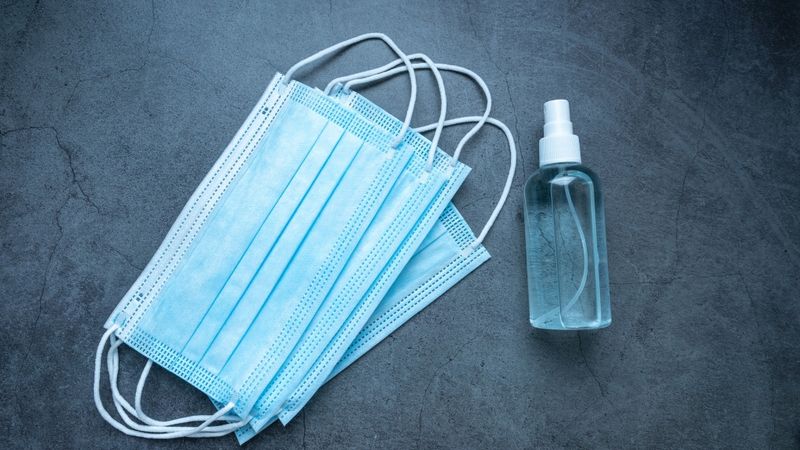Polijā ievieš stingrākas sejas masku valkāšanas prasības
