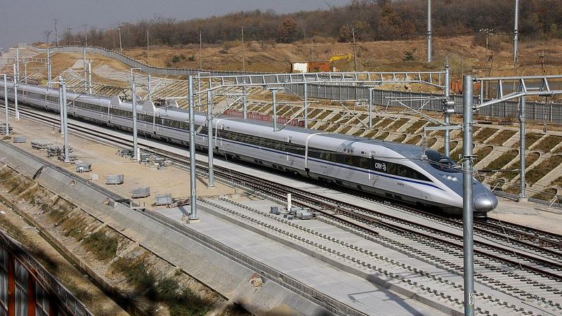 Ķīnas pasažieru vilciens uzstāda jaunu ātruma rekordu