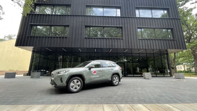 Carguru papildinās auto parku ar jauniem hibrīdauto