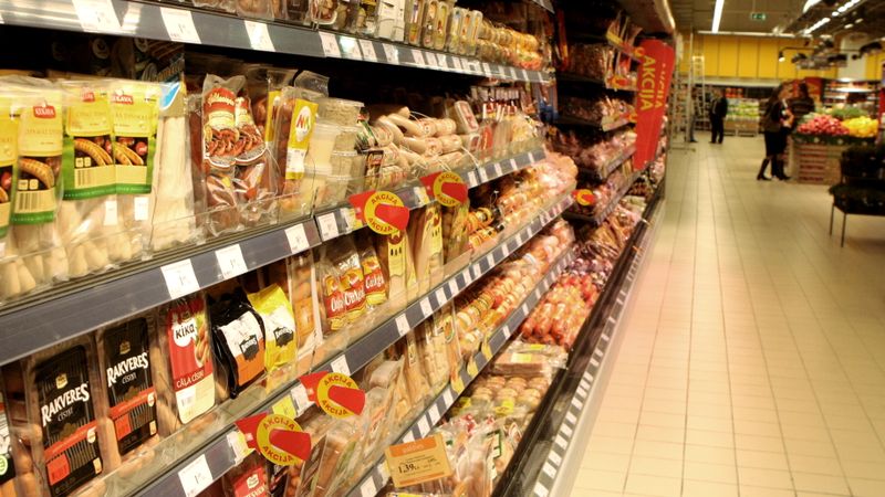 Lielveikalu slēgšana svētdienās var radīt rindas darba dienās