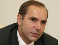 Munkevicu atceļ no amata; jauno mēru vēlēs šovakar
