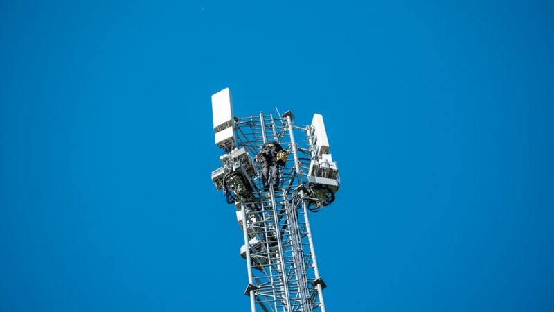 Investējot 150 000 eiro, Tele2 Daugavpilī pieslēgs visas bāzes stacijas optiskajam tīklam