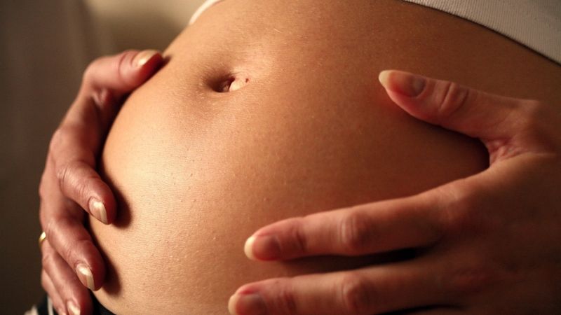 Vairāk nekā 900 sievietēm izsūtīti kļūdaini uzaicinājumi uz valsts apmaksātu mākslīgo apaugļošanu
